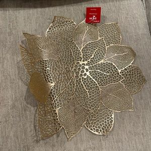 Gold poinsettia placemats - 6 total